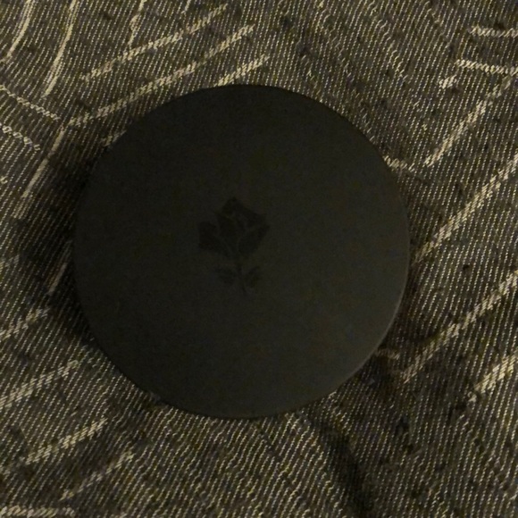 Lancome setting powder in deep - Picture 2 of 3